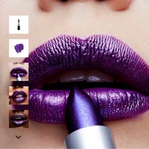 MAC Frosty Model Behavior BRAND NEW